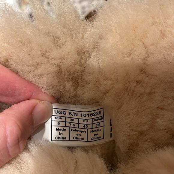 Ugg Bailey Button boots size 9 - Picture 7 of 8